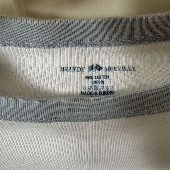 Brandy Melville Raglan Longsleeved Top. Fitted. White/Light Blue NWOT - Picture 2 of 3